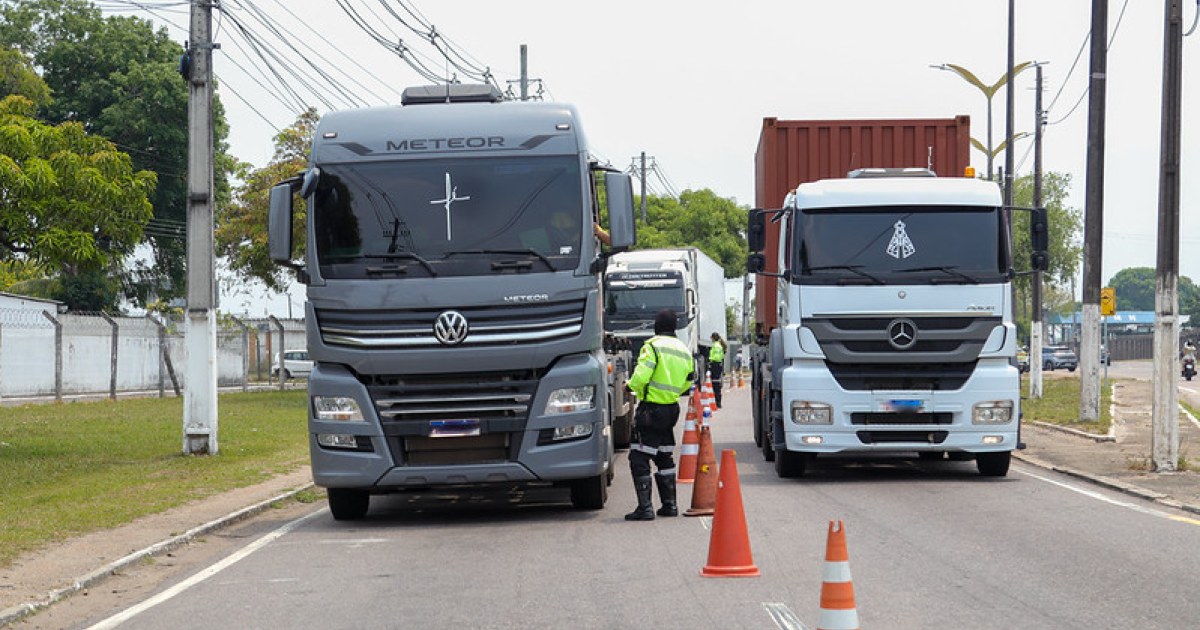 Documentos e equipamentos entram no foco de operação com veículos pesados em Manaus