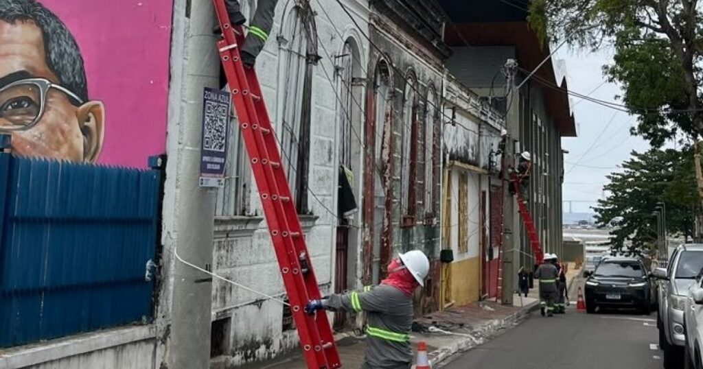 Avenida 7 de Setembro recebe reorganização da rede aérea durante contrato de 12 meses