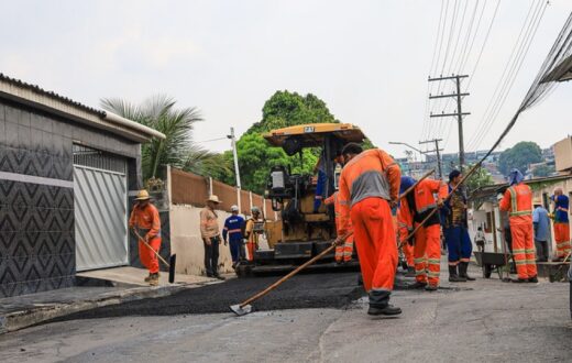 Rua Paulo Nery passa por correção de irregularidades no pavimento no Riacho Doce