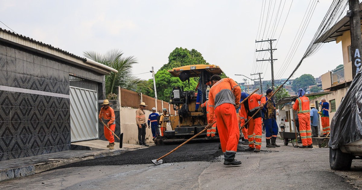 Rua Paulo Nery passa por correção de irregularidades no pavimento no Riacho Doce