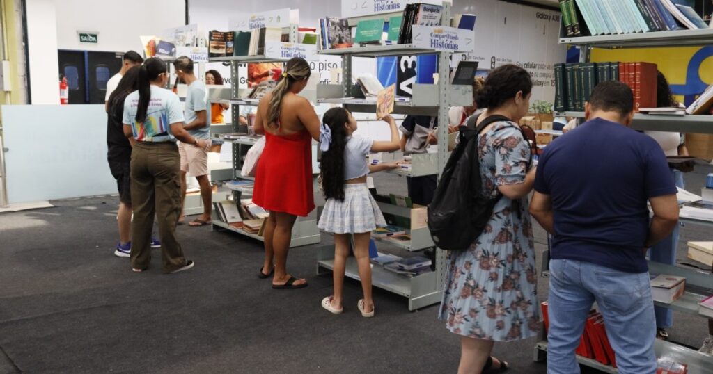 Doações do projeto Acolhendo Histórias integram campanha de livros em Manaus