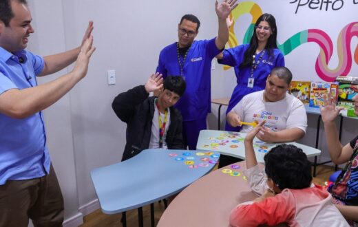 Atendimento especializado acompanha adolescentes com TEA em diferentes situações do cotidiano em Manaus